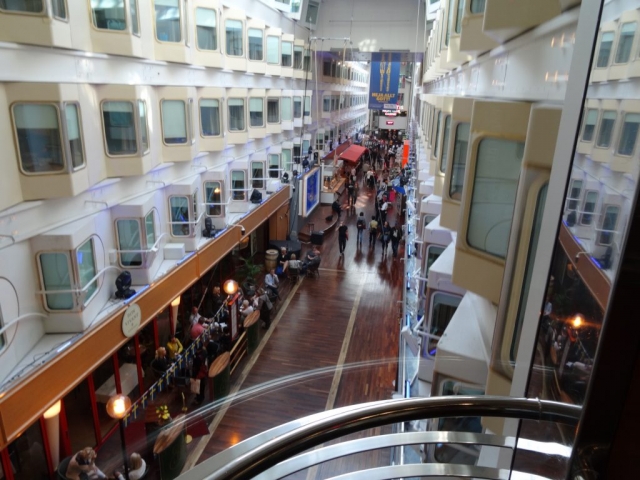 Pont promenade Silja Symphony