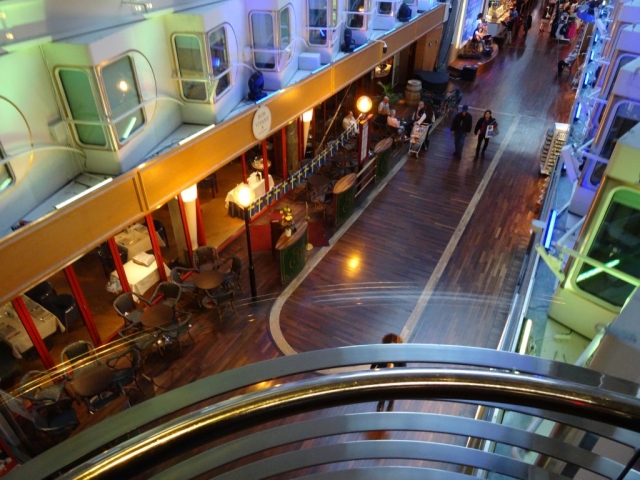 Pont promenade Silja Symphony