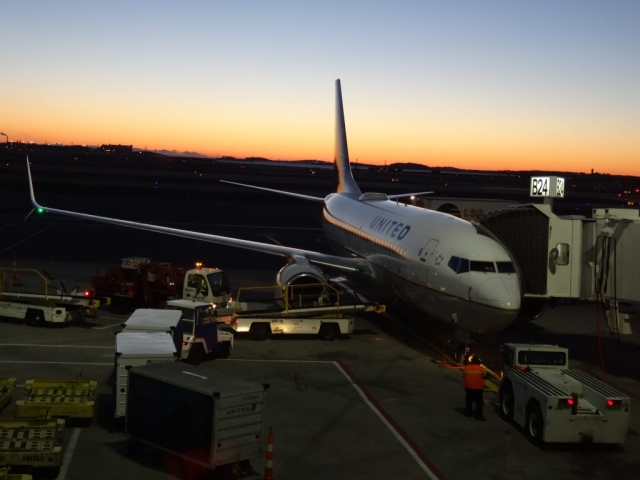 BOEING 737 UNITED AIRLINES
