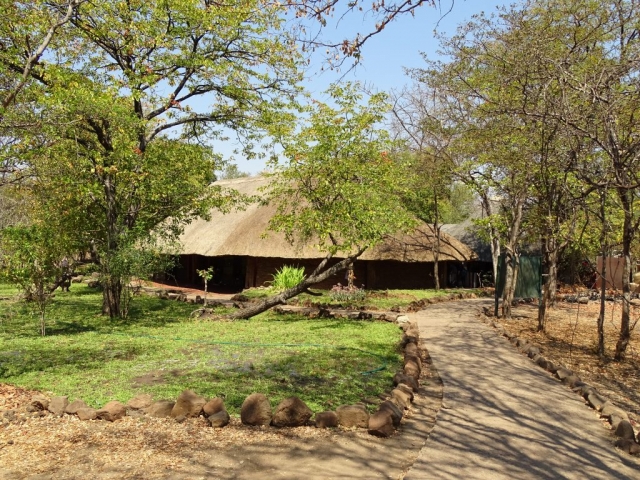 Chemin balisé Parc Victoria Falls Zimbabwe