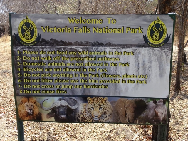 Chemin balisé Parc Victoria Falls Zimbabwe