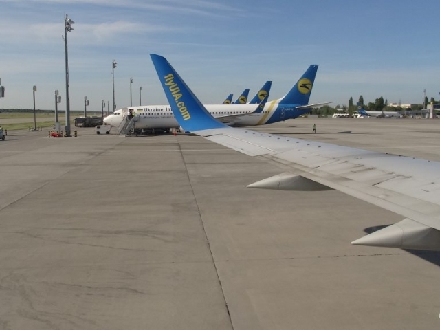 BOEING 738 UKRAINE INTL