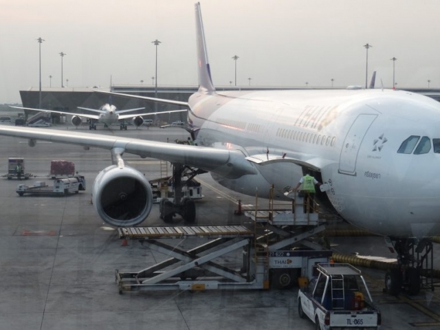 AIRBUS A332 THAI AIRWAYS